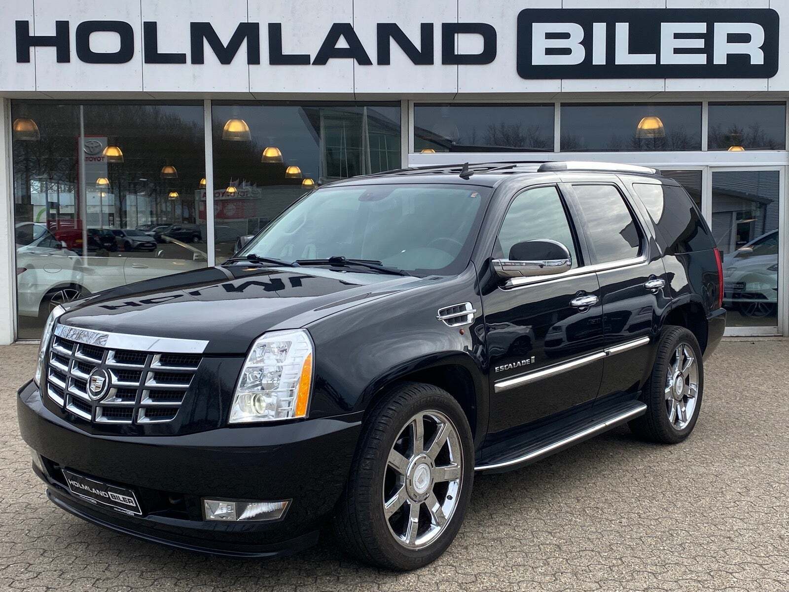 Sort Cadillac Escalade fra 2008