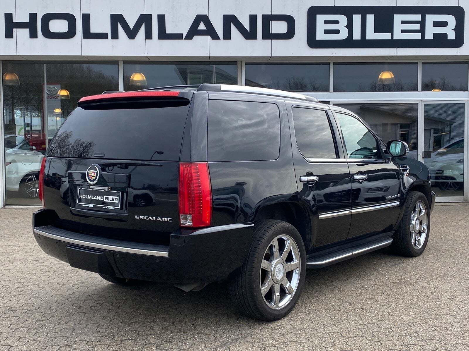 Sort Cadillac Escalade fra 2008