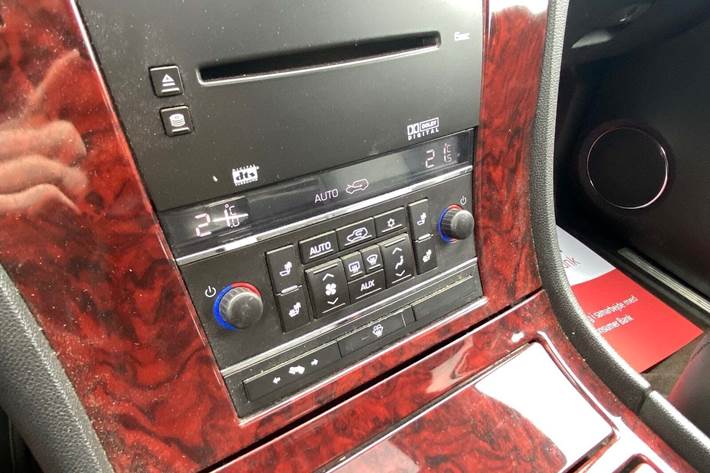 Sort Cadillac Escalade fra 2008