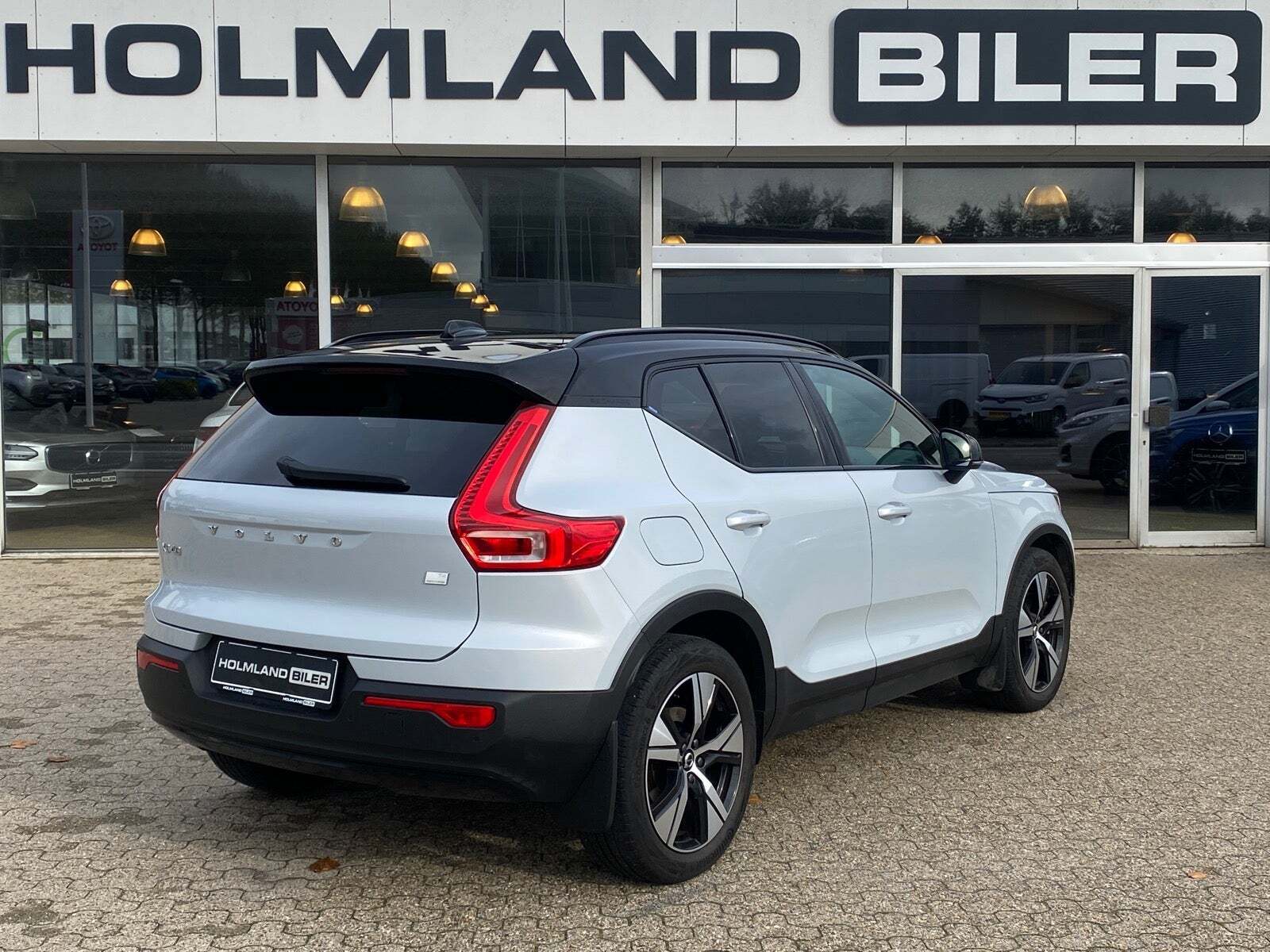 Grå Volvo XC40 fra 2022