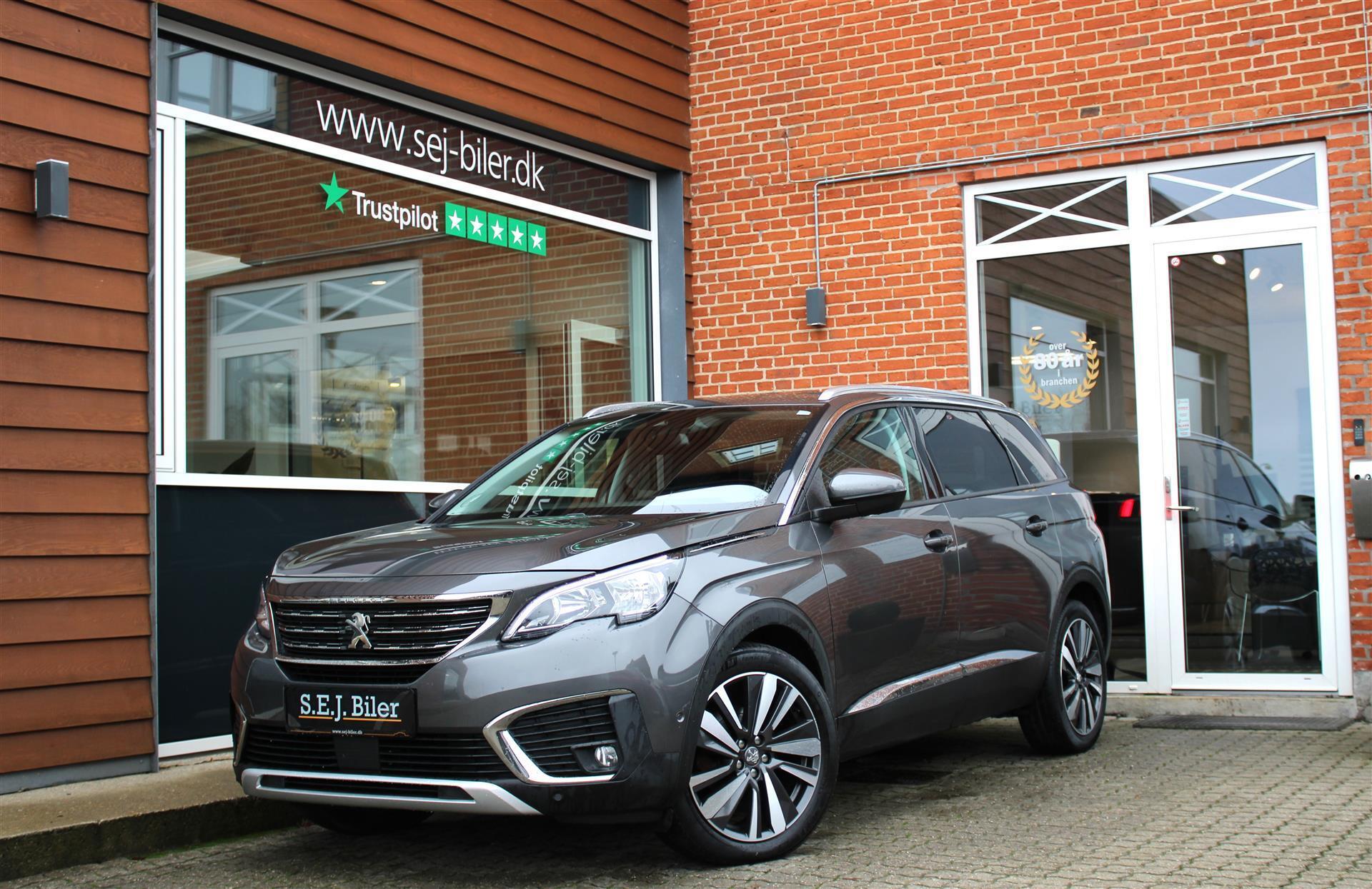 Grå Peugeot 5008 fra 2019