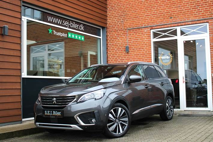 Grå Peugeot 5008 fra 2019