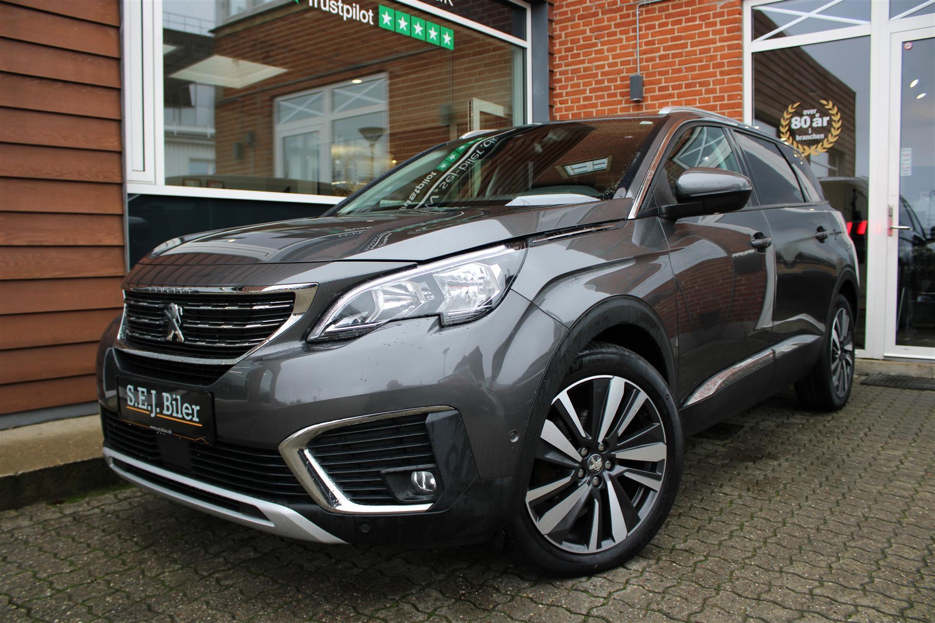 Grå Peugeot 5008 fra 2019
