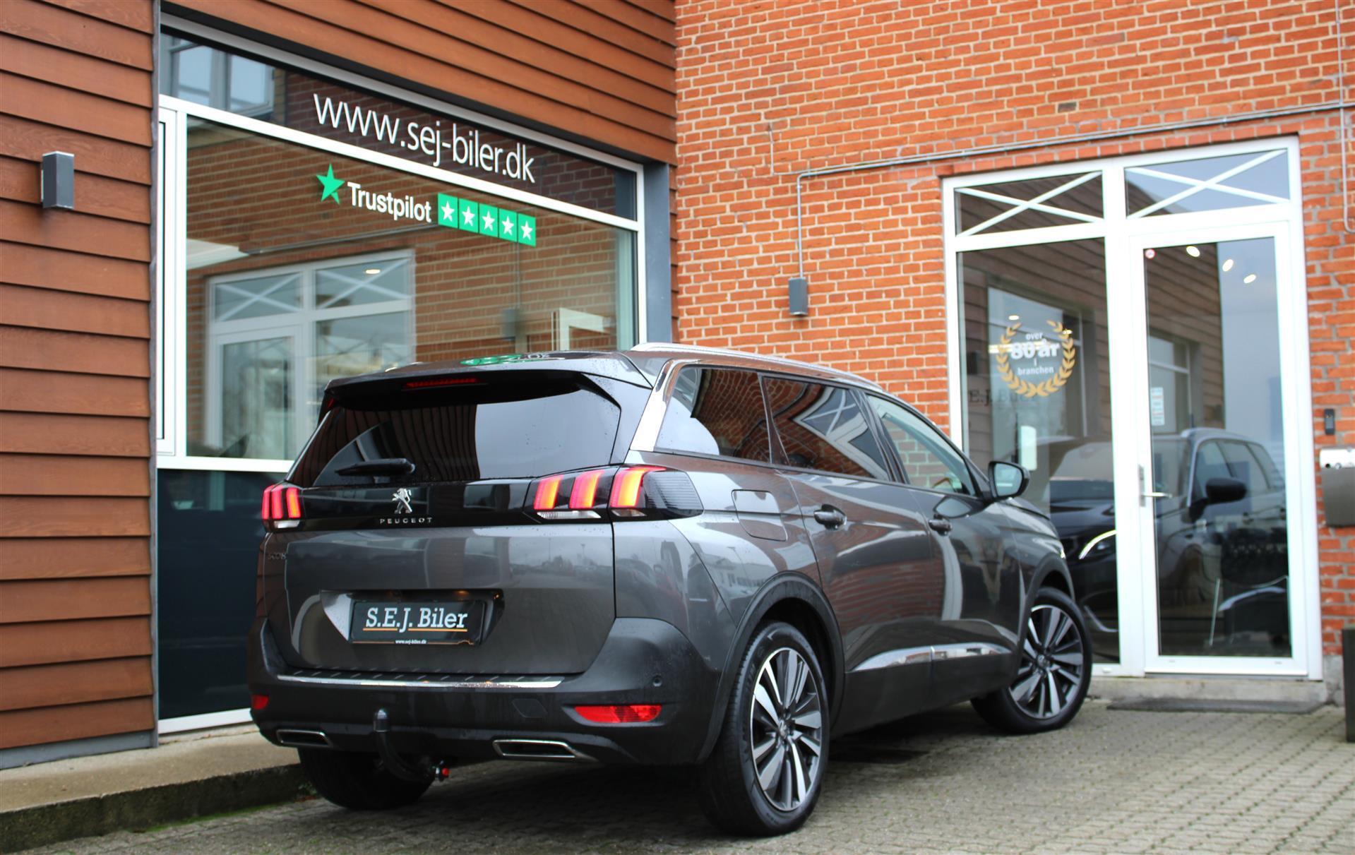 Grå Peugeot 5008 fra 2019