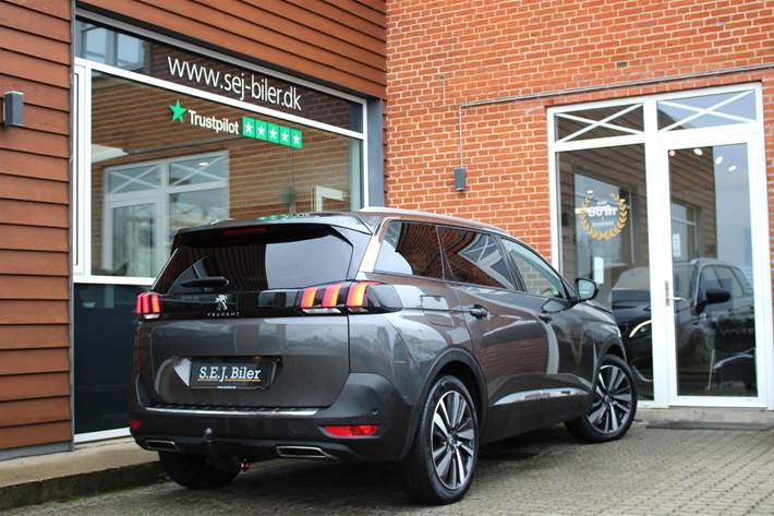 Grå Peugeot 5008 fra 2019