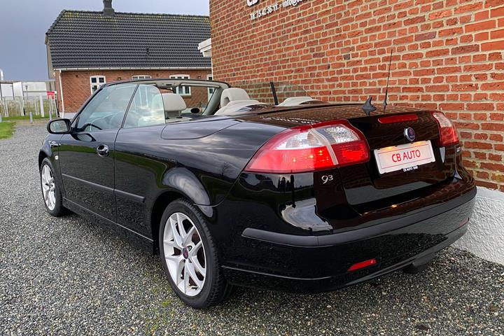 Sort Saab 9-3 fra 2007