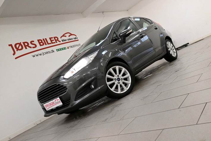 Grå Ford Fiesta fra 2016