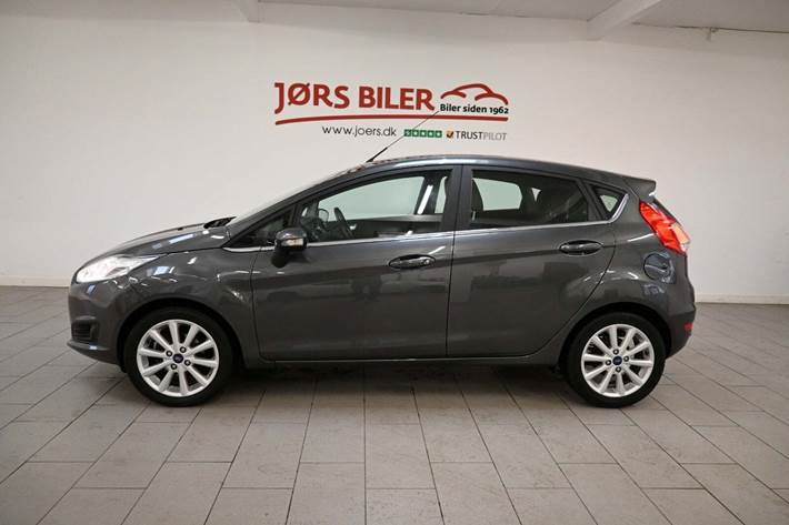 Grå Ford Fiesta fra 2016