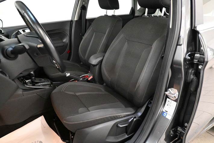 Grå Ford Fiesta fra 2016