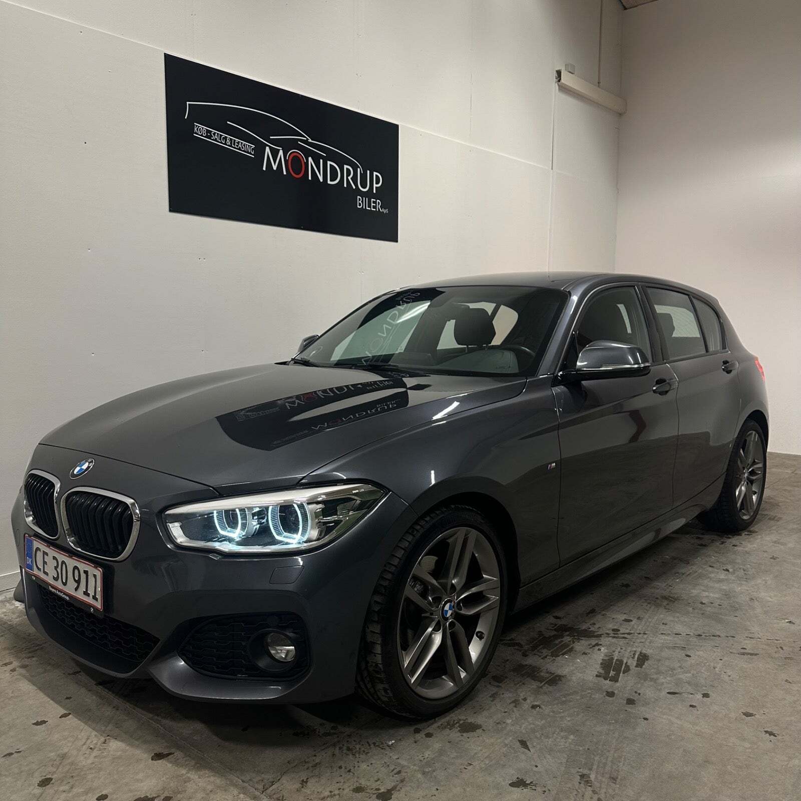Grå BMW 118d fra 2019