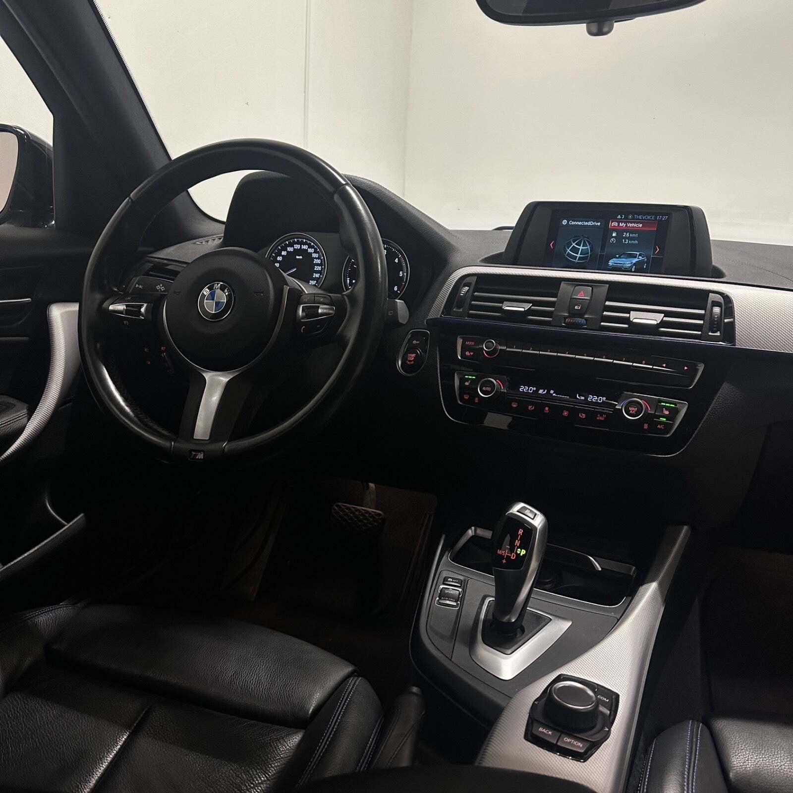 Grå BMW 118d fra 2019