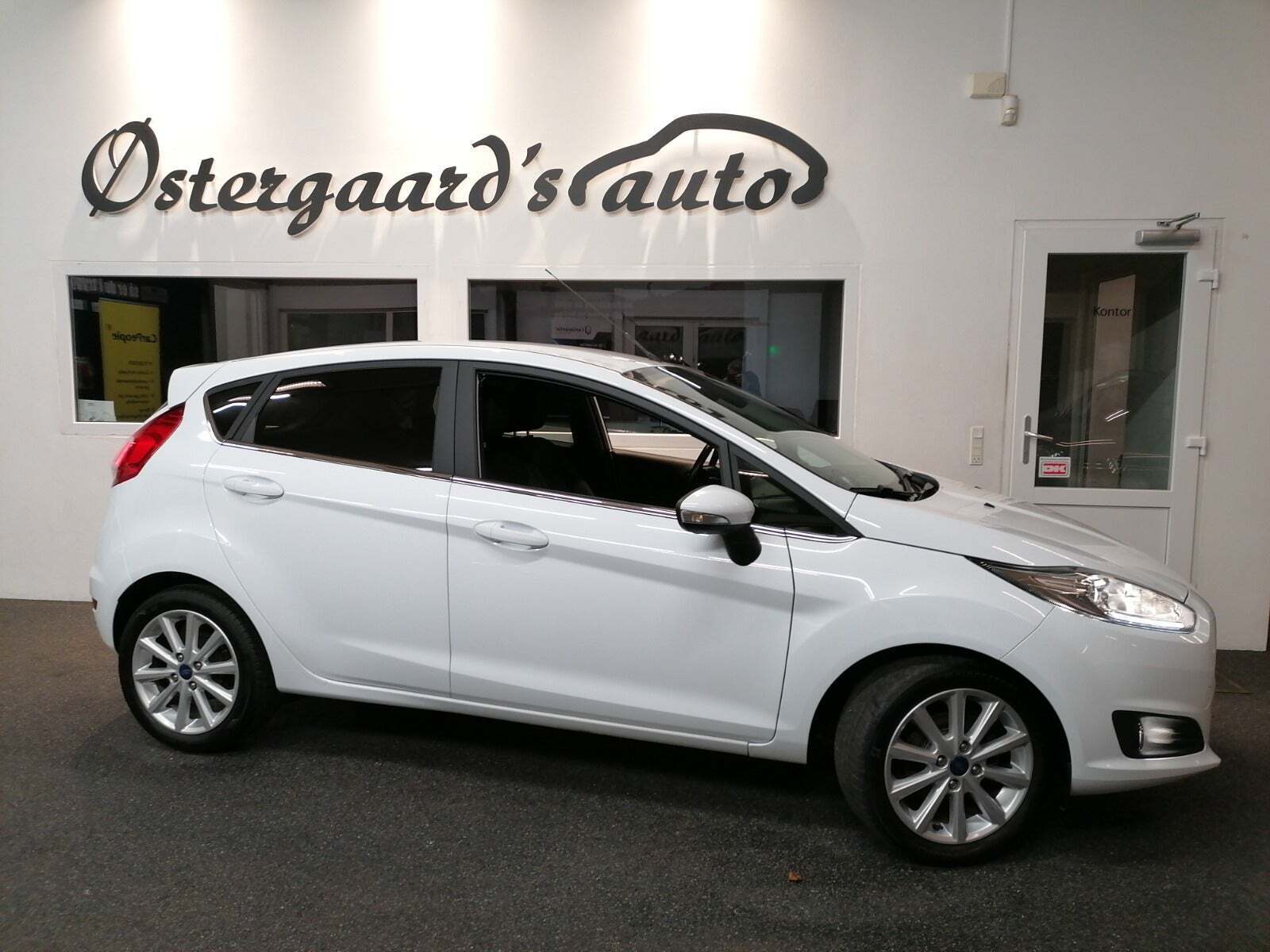 Hvid Ford Fiesta fra 2016