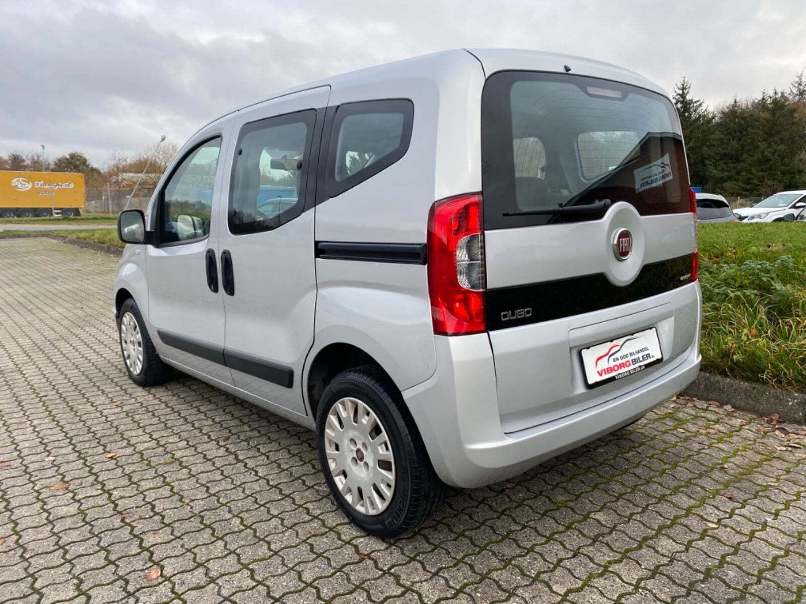 Grå Fiat Qubo fra 2015