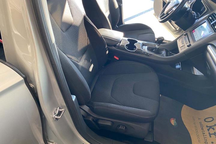 Orange Ford Mondeo fra 2016 set indefra