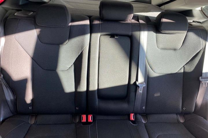 Orange Ford Mondeo fra 2016 set indefra