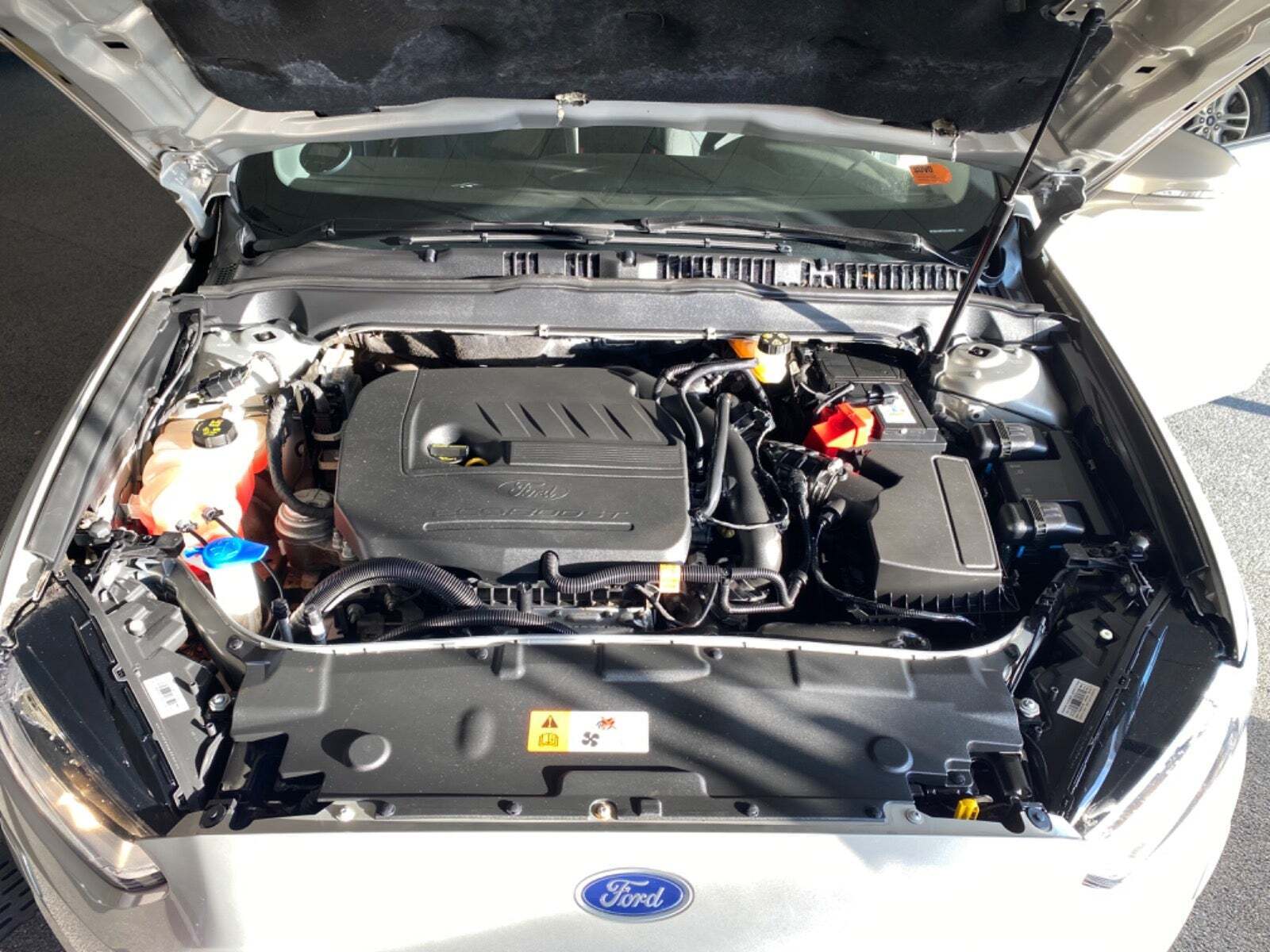 Orange Ford Mondeo fra 2016 set udefra