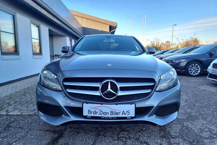Grå Mercedes C200 fra 2016