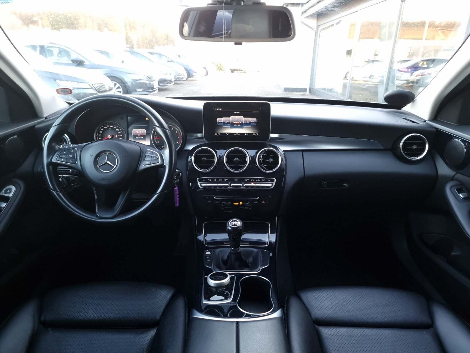 Grå Mercedes C200 fra 2016