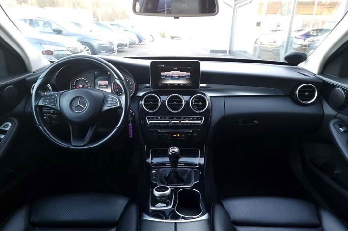 Grå Mercedes C200 fra 2016