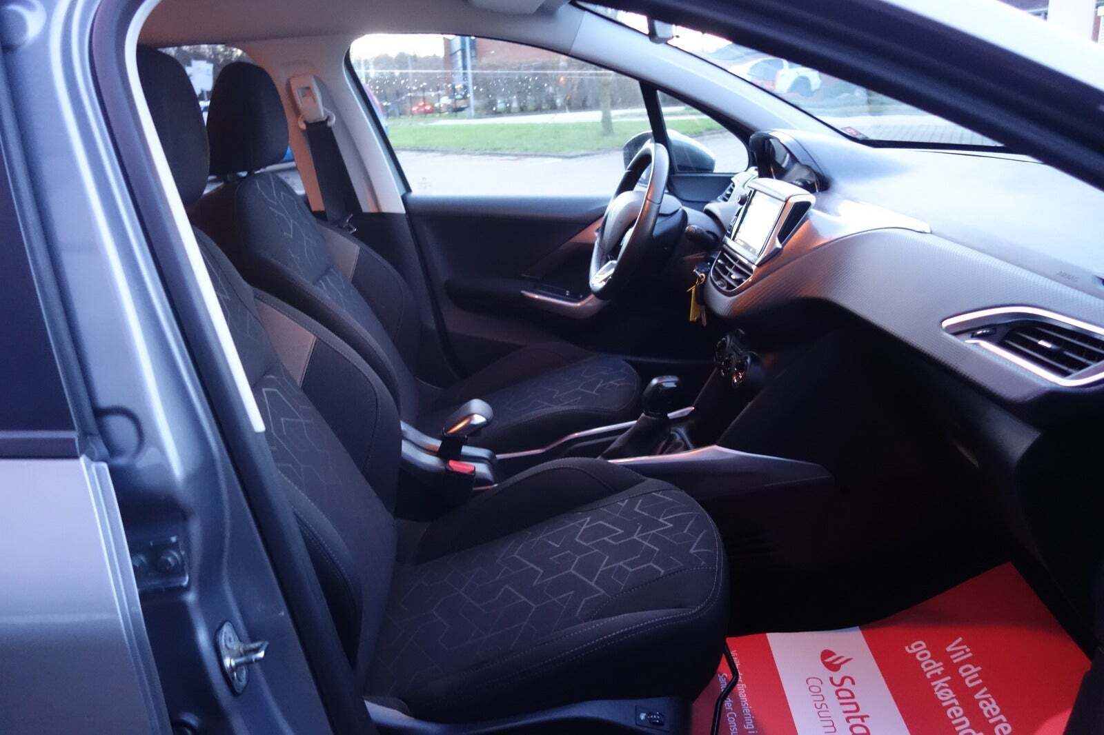 Grå Peugeot 2008 fra 2014