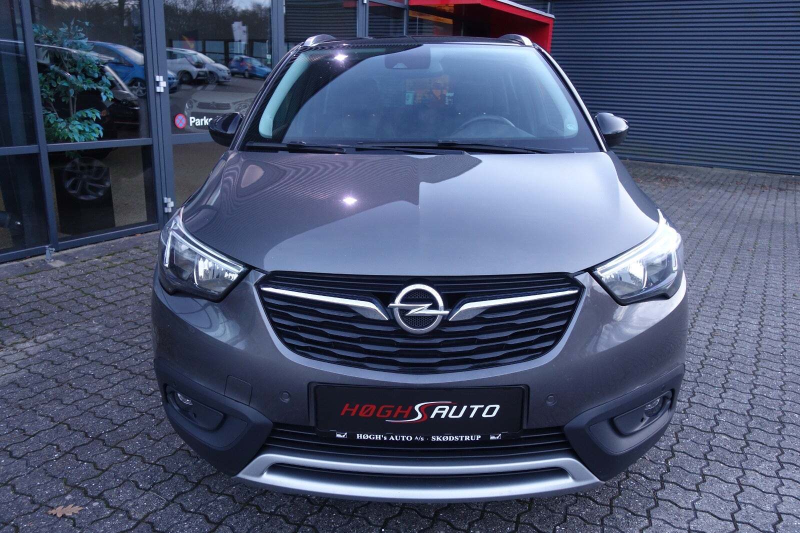 Grå Opel Crossland X fra 2019