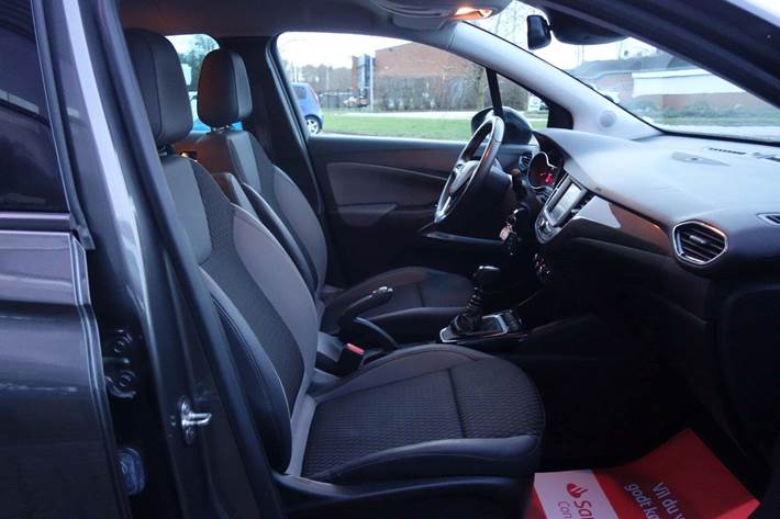 Grå Opel Crossland X fra 2019