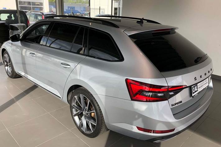 Sølv Skoda Superb fra 2021