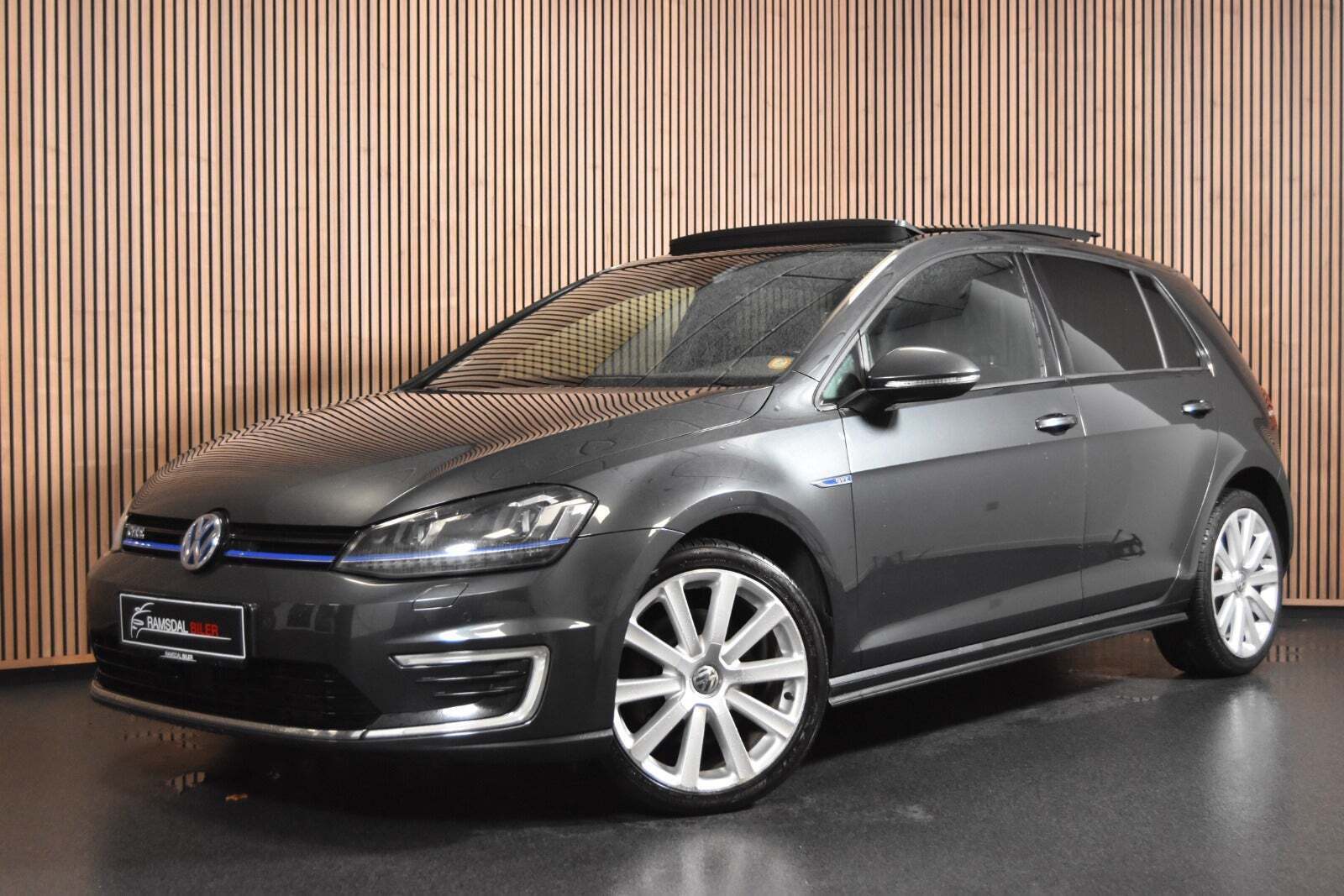 Sort VW Golf VII fra 2016