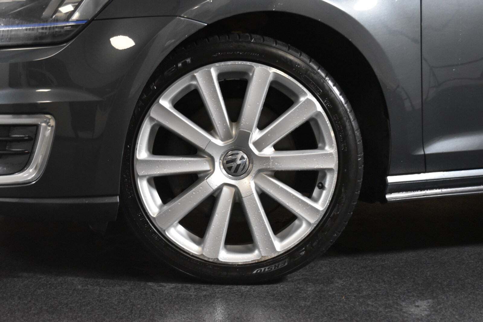 Sort VW Golf VII fra 2016