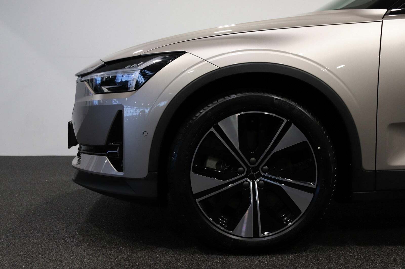 Orange Polestar 2 fra 2022