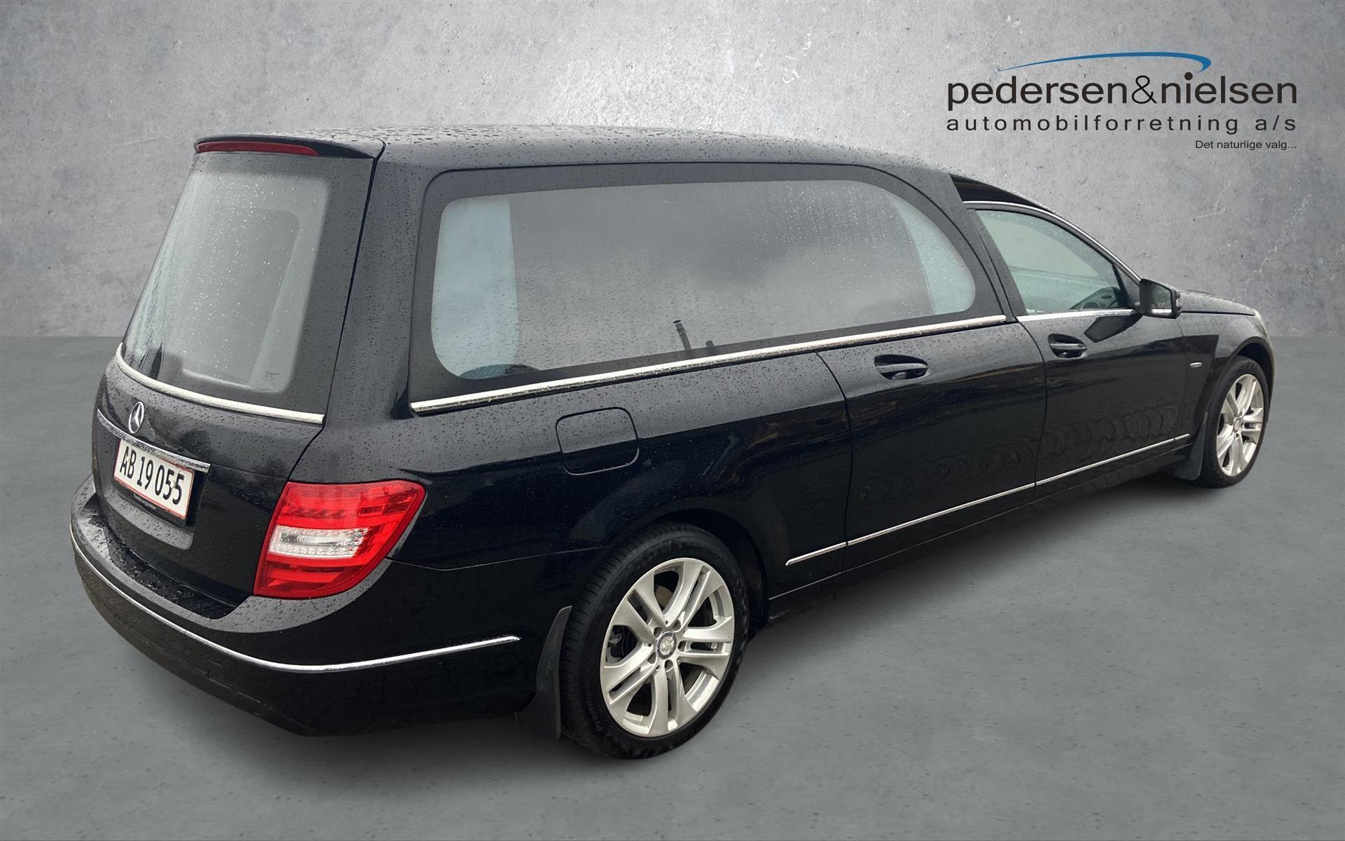 Sort Mercedes C180 fra 2013