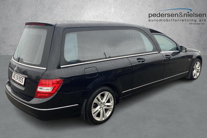 Sort Mercedes C180 fra 2013