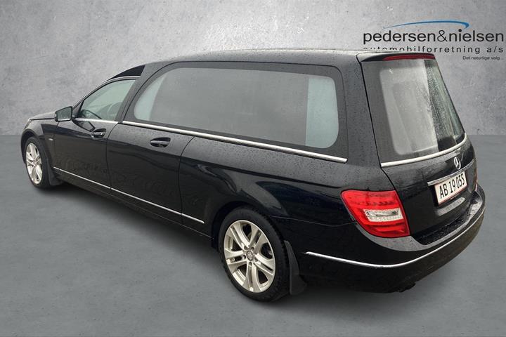 Sort Mercedes C180 fra 2013