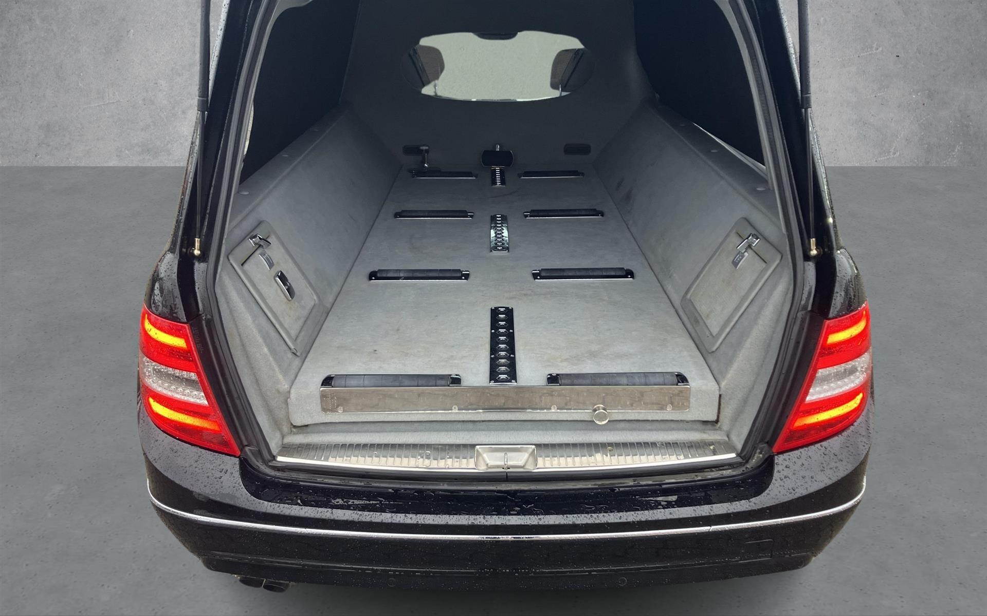 Sort Mercedes C180 fra 2013