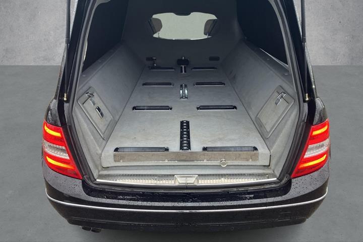 Sort Mercedes C180 fra 2013