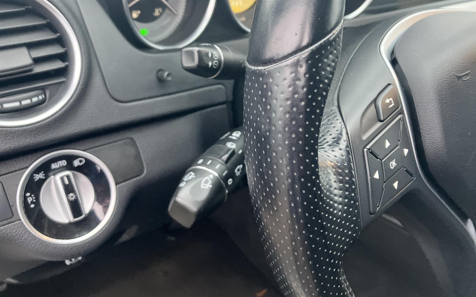 Sort Mercedes C180 fra 2013