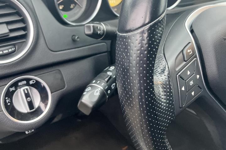 Sort Mercedes C180 fra 2013