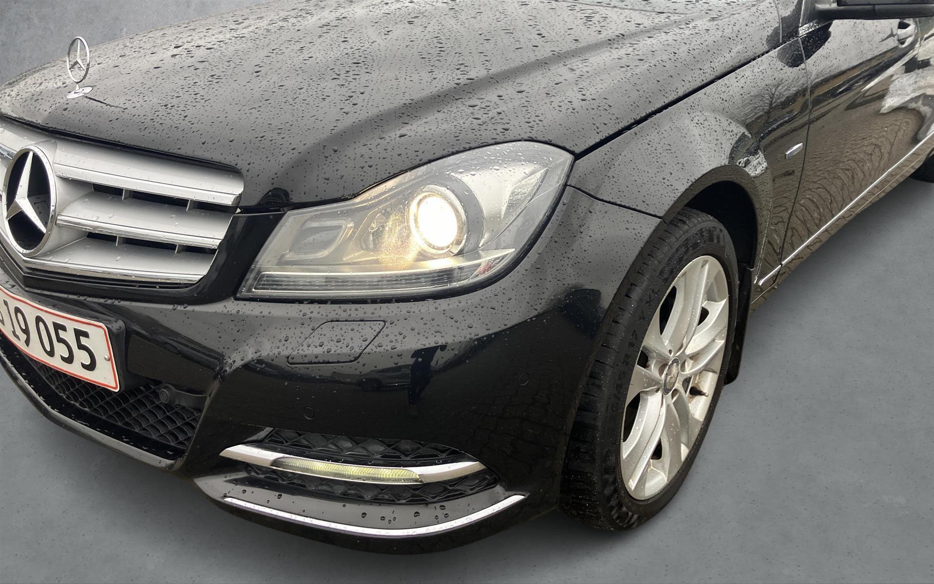 Sort Mercedes C180 fra 2013