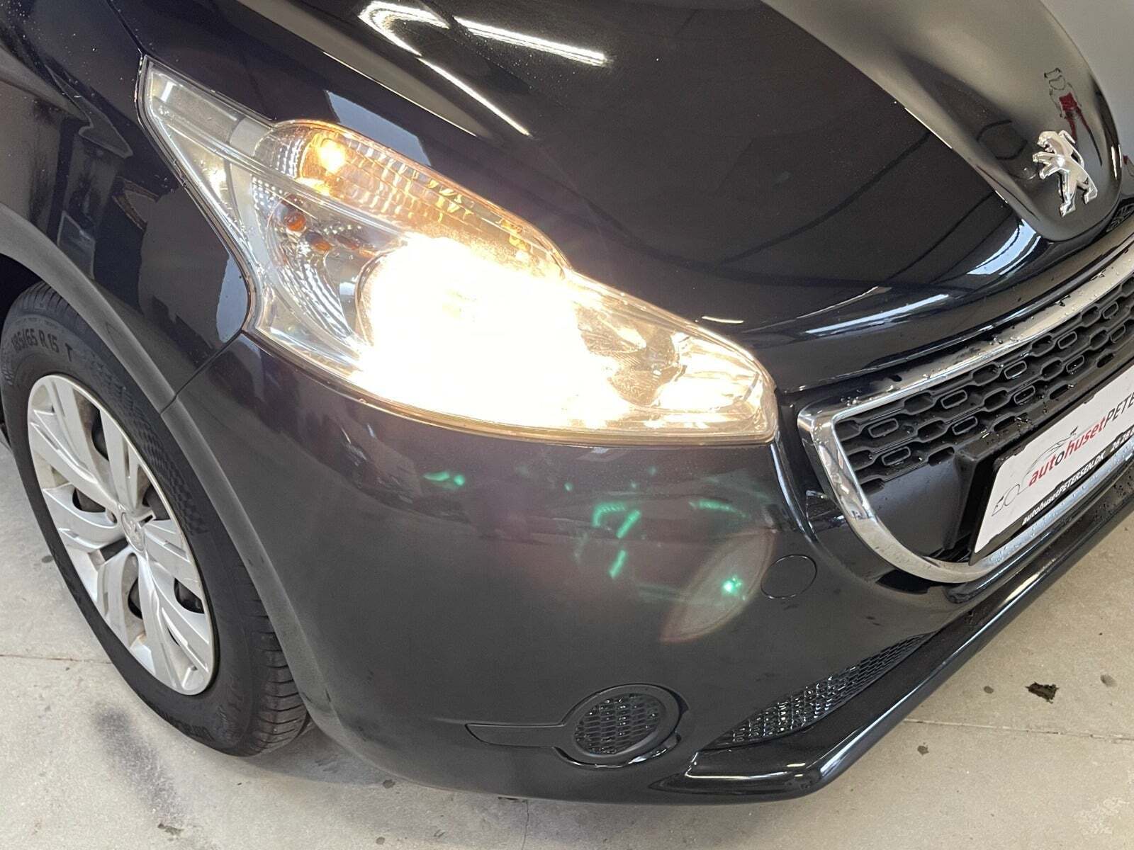 Sort Peugeot 208 fra 2012