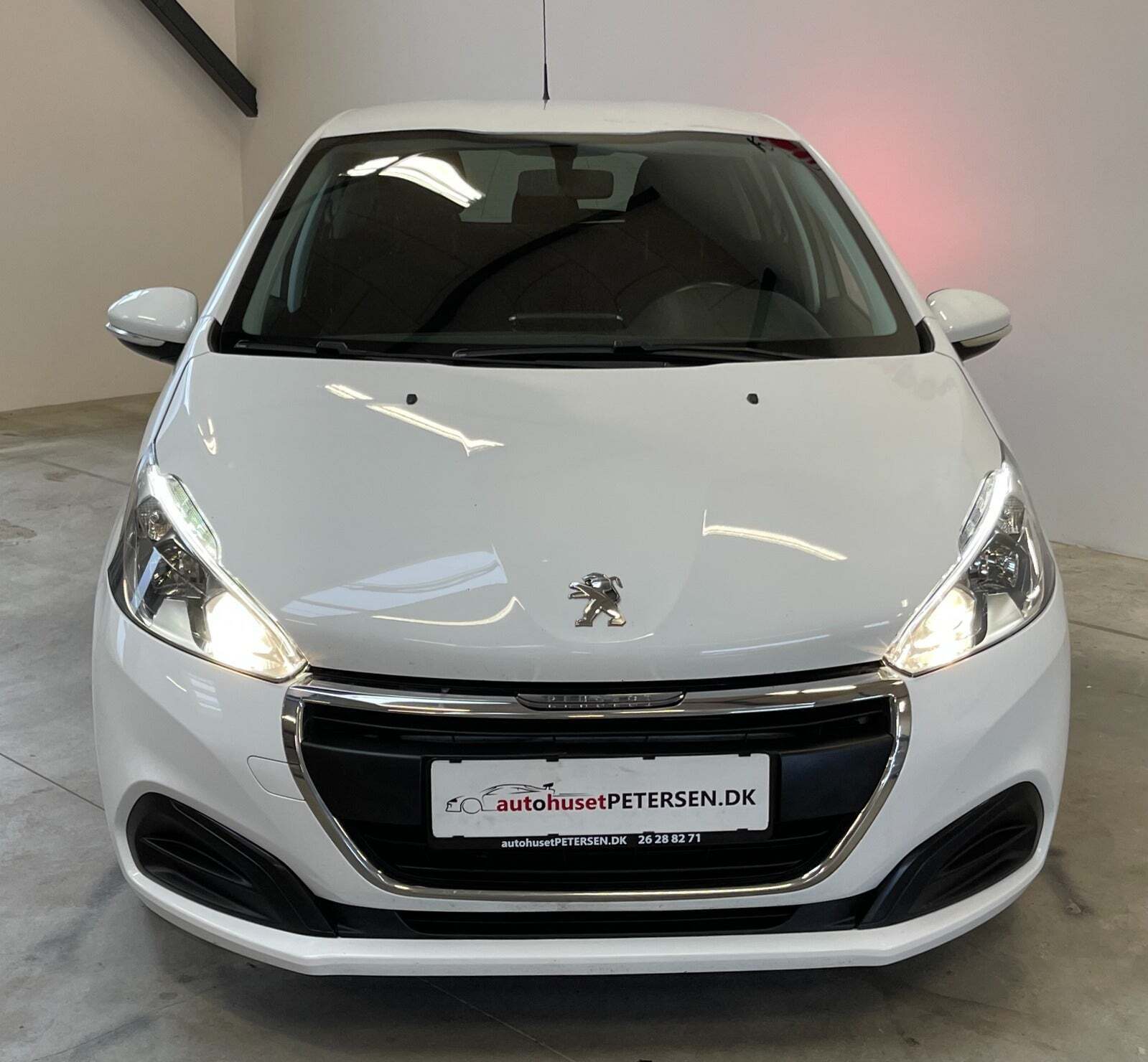 Hvid Peugeot 208 fra 2017