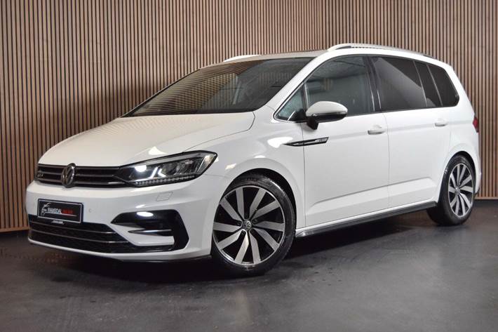 Hvid VW Touran fra 2017
