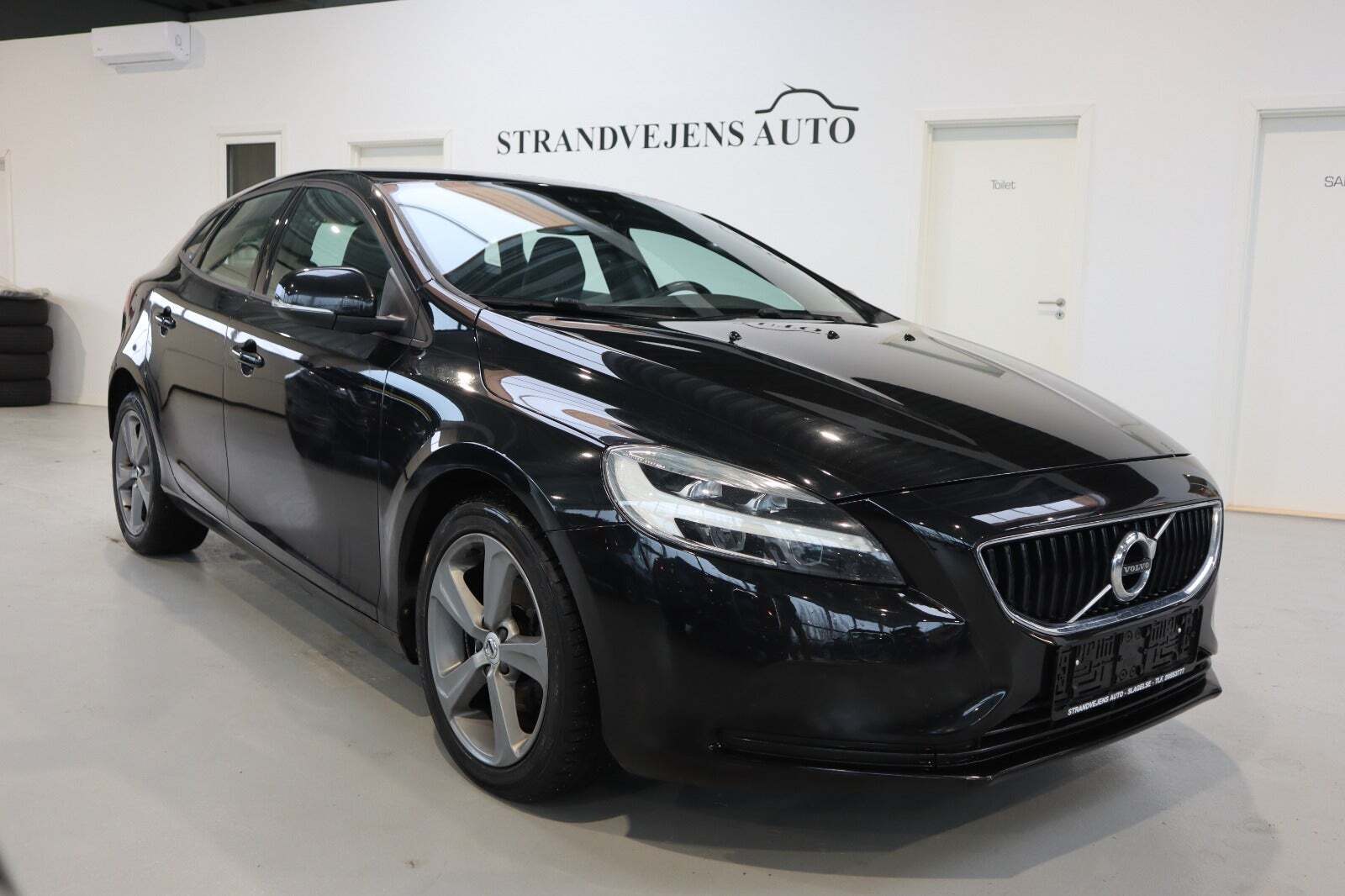 Sort Volvo V40 fra 2017