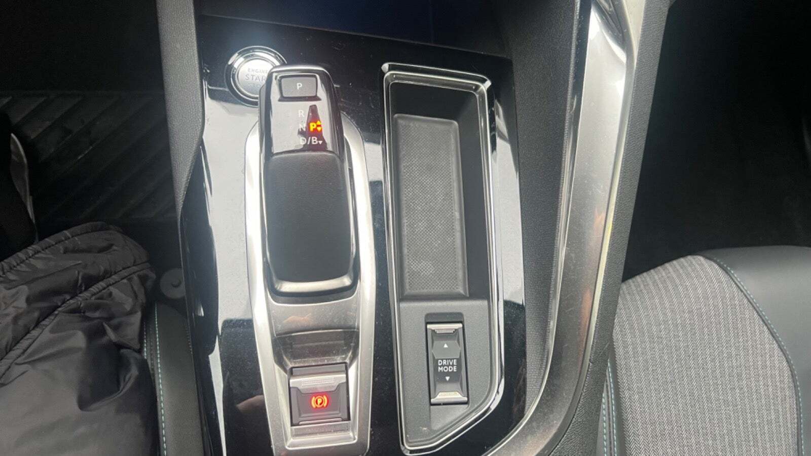 Sølv Peugeot 3008 fra 2020