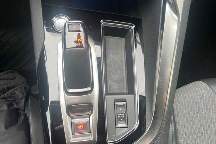 Sølv Peugeot 3008 fra 2020