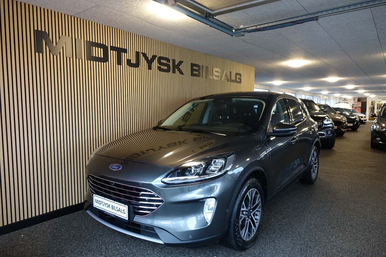 Grå Ford Kuga fra 2020