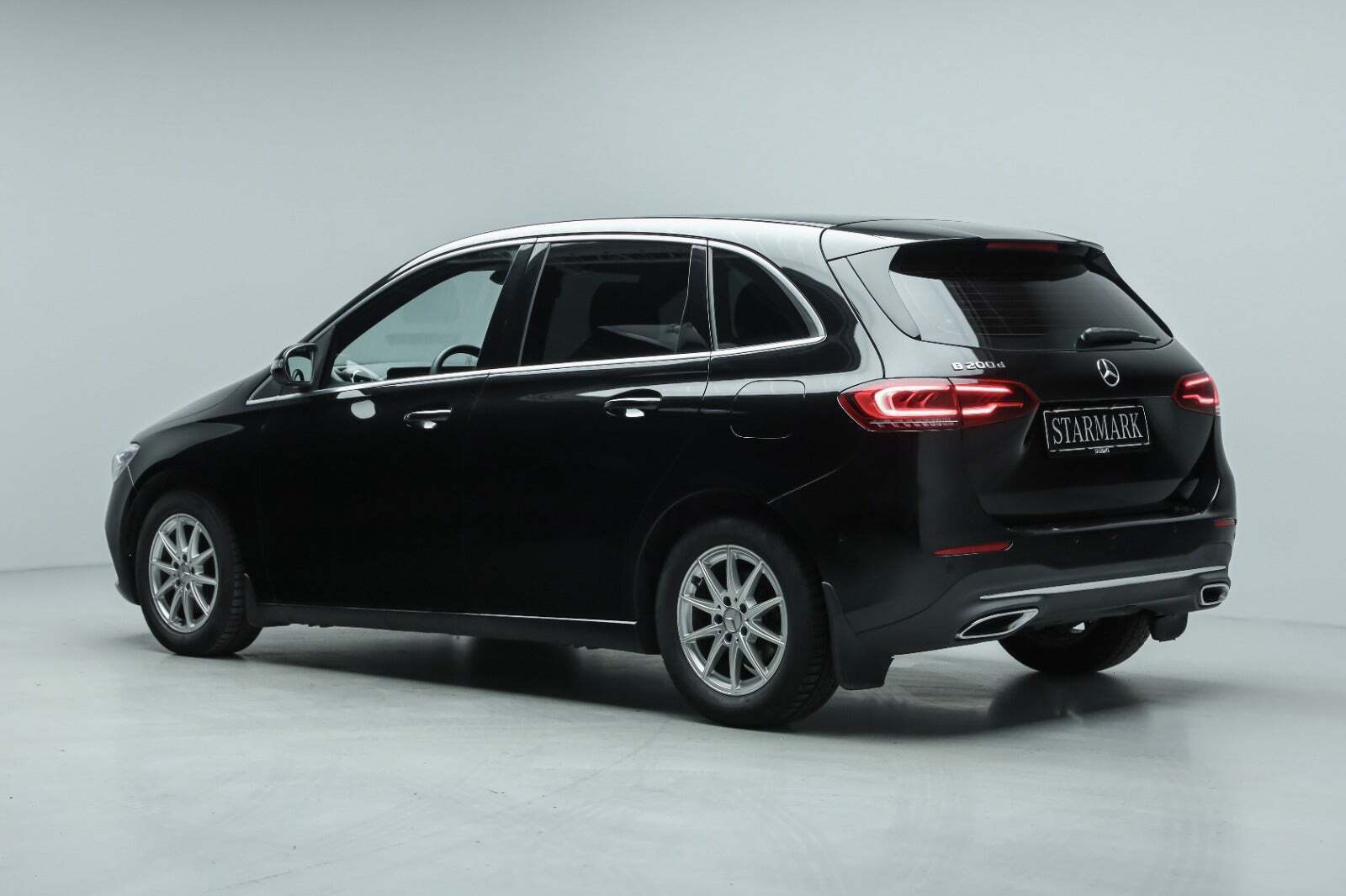 Sort Mercedes B200 d fra 2020