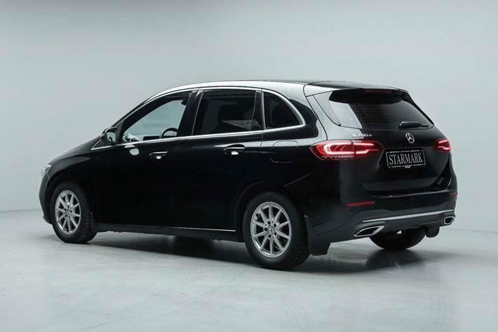 Sort Mercedes B200 d fra 2020