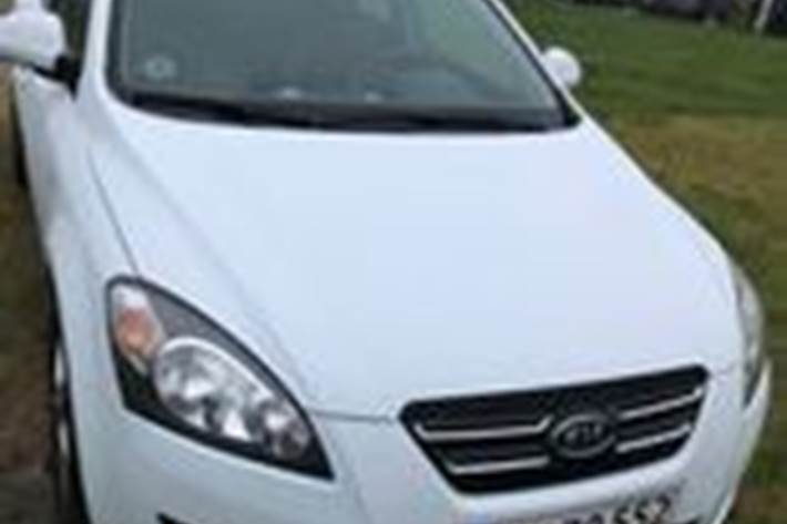 Hvid Kia Ceed fra 2008