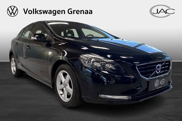 Grå Volvo V40 fra 2016