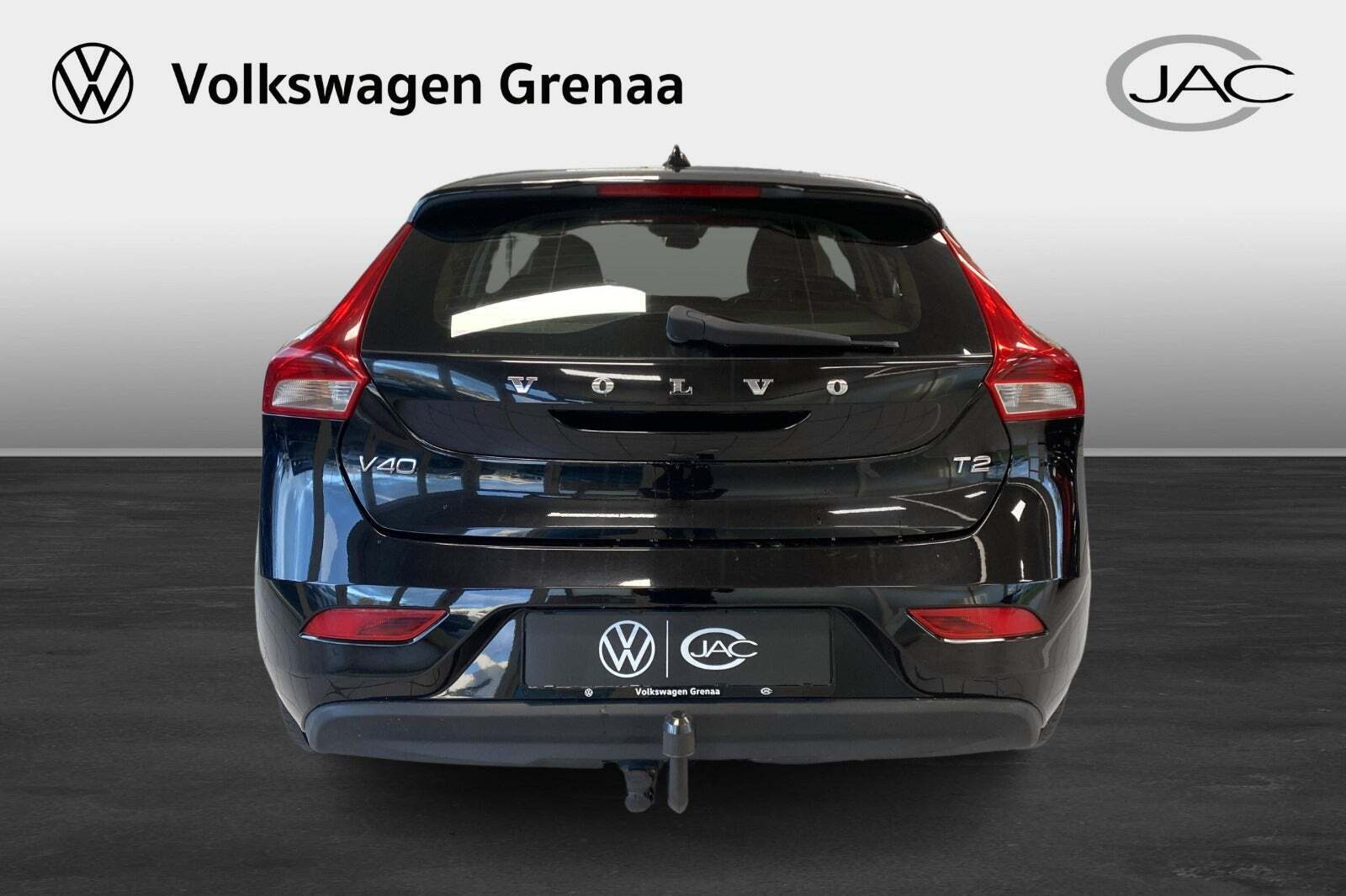 Grå Volvo V40 fra 2016